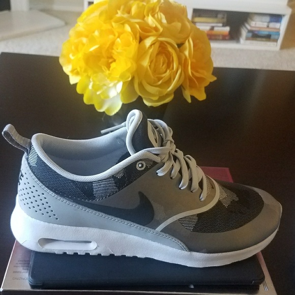 Nike Shoes - NIKE AIR MAX THEA - Women's size 7.5